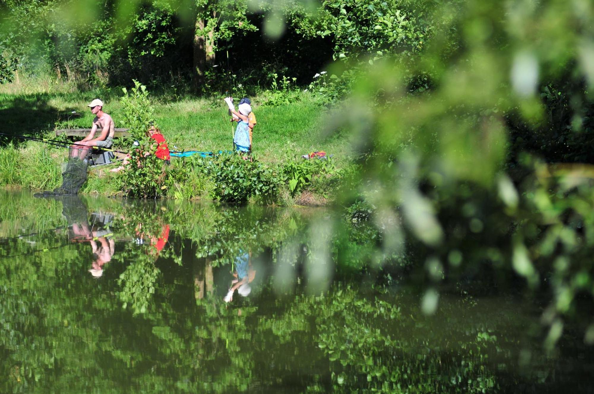 Camping Le Val De Trie Béhen Eksteriør billede