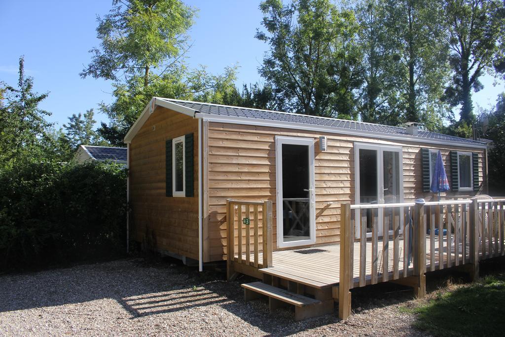 Camping Le Val De Trie Béhen Eksteriør billede
